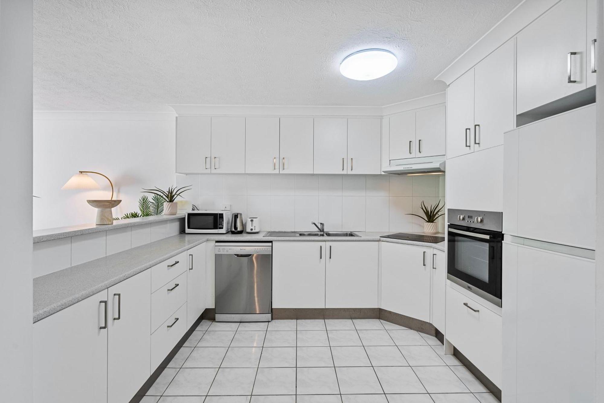 Apartment Surfers Paradise Mediterranean Dream