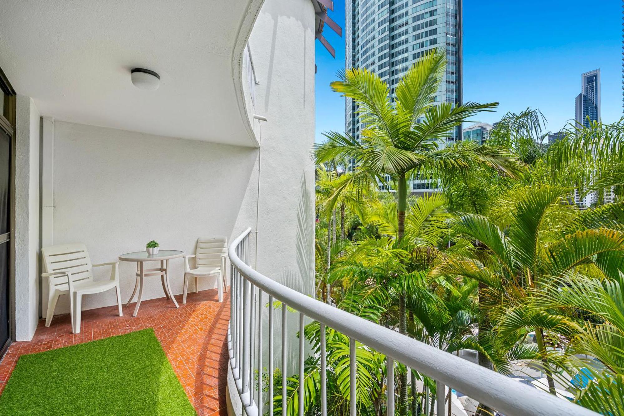 Apartment Surfers Paradise Mediterranean Dream