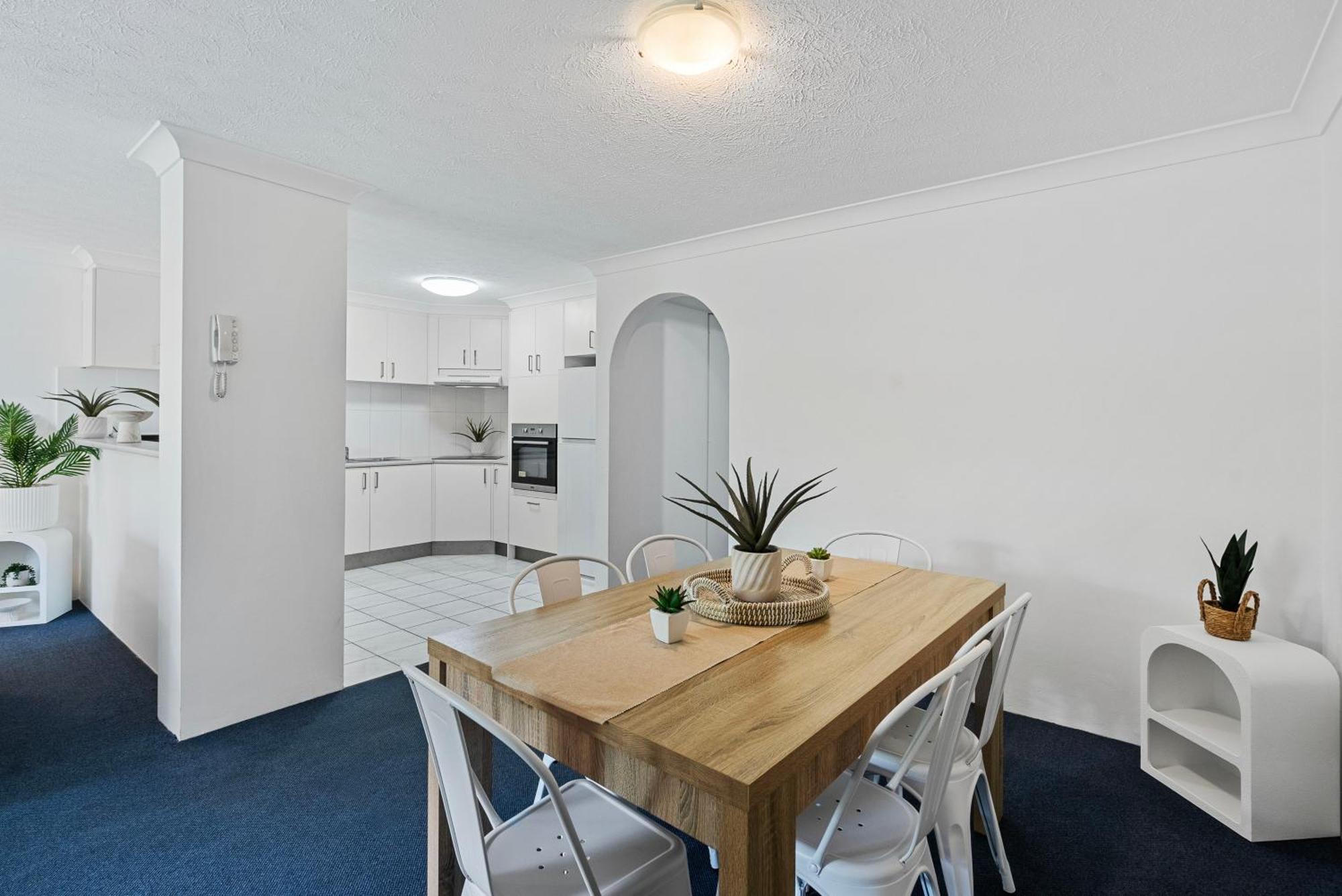Surfers Paradise Mediterranean Dream Apartment